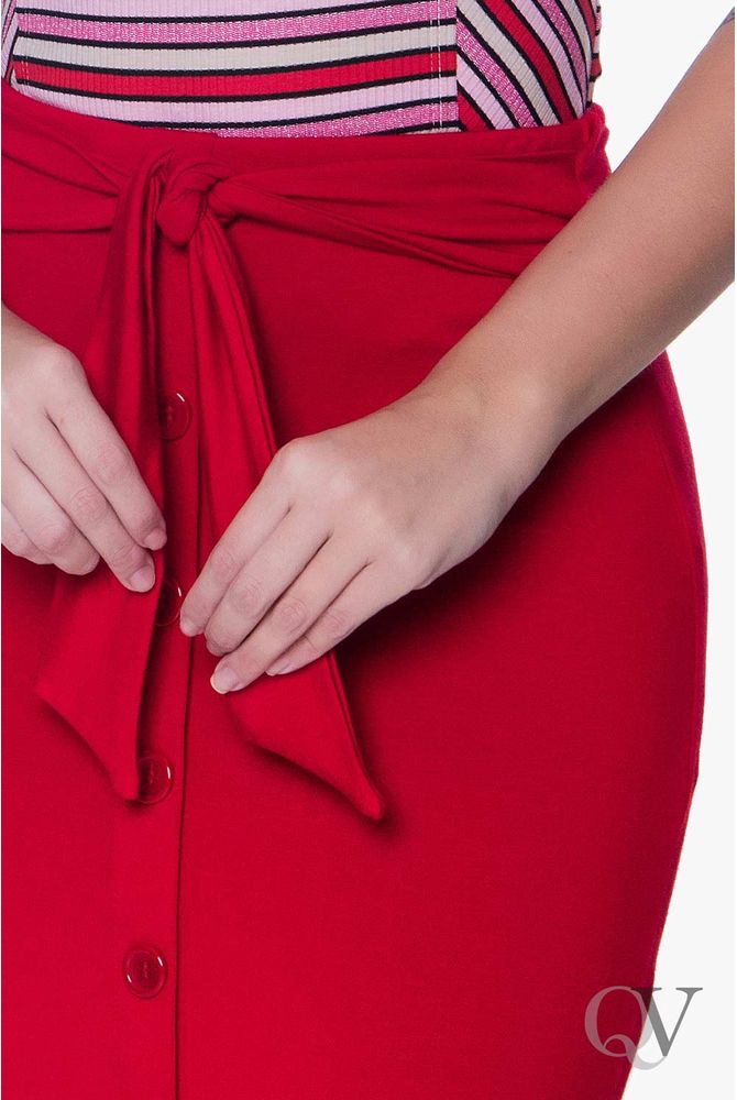 saia justa com botao na frente