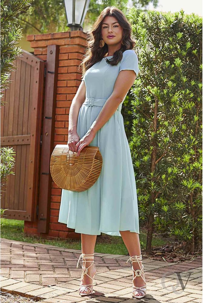 vestido evase com pregas